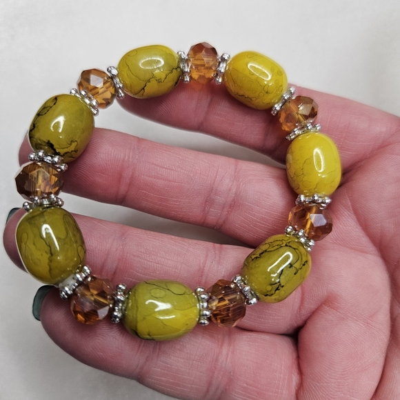 Women's Yellow Glass Bead Stretch Bracelet Faceted Beads Amber Color Beads NWOT - Picture 3 of 6